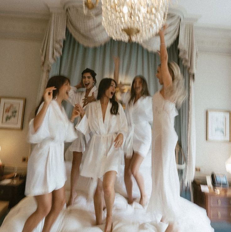 LOUNGE & SLEEPWEAR